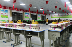 正苗启德特训学校，为孩子们集体庆生