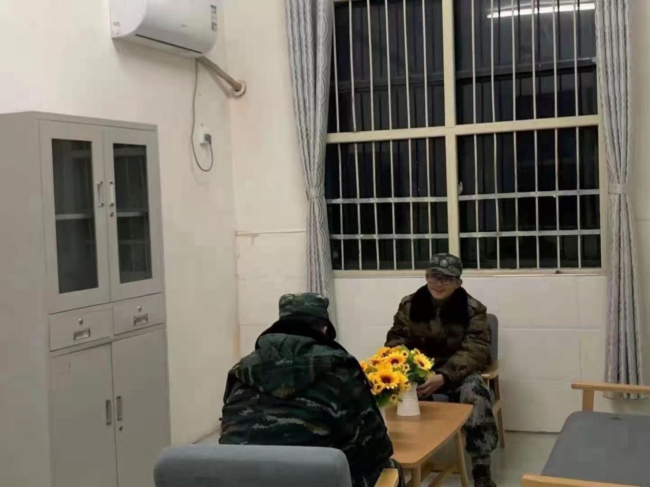 正苗启德老师辅导学生