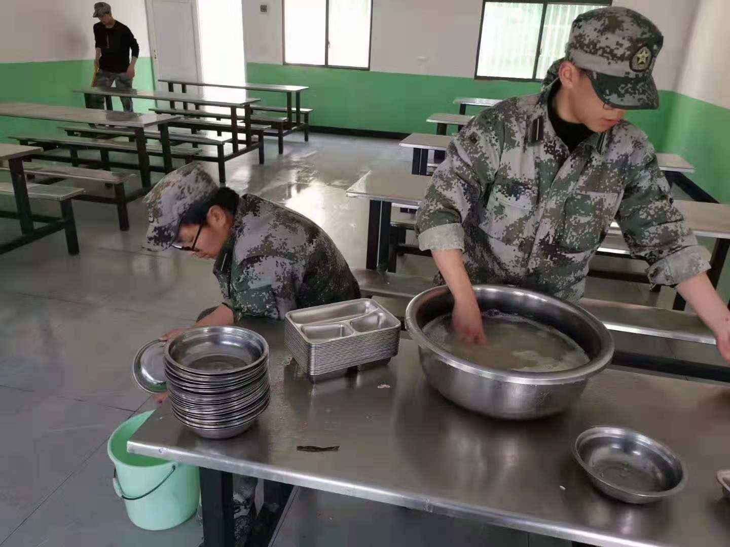 清洁餐盘