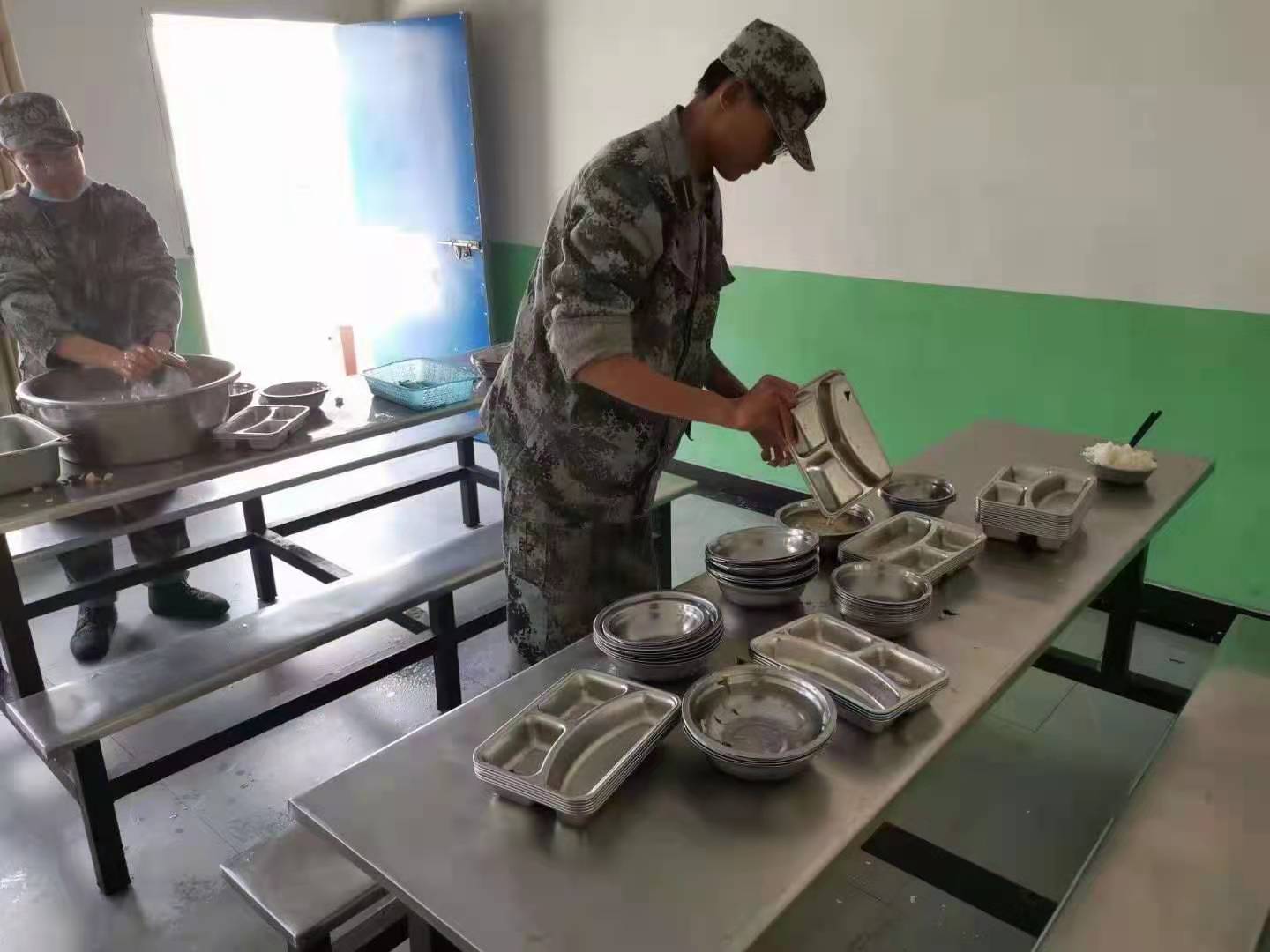 清洁餐盘